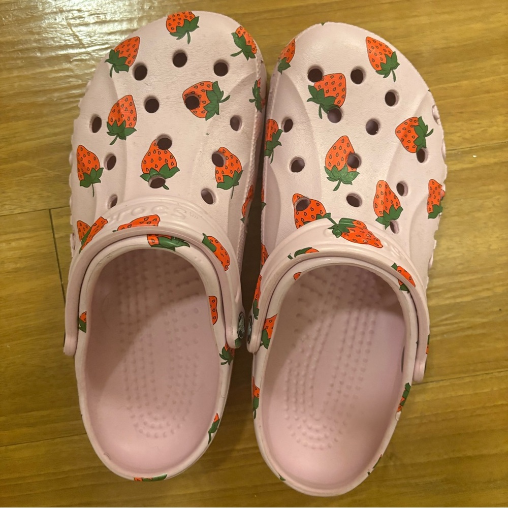 Strawberry 🍓 Crocs
